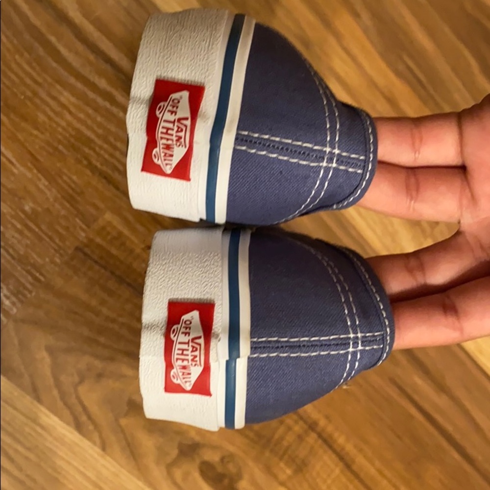 Vans - Picture 3 of 3